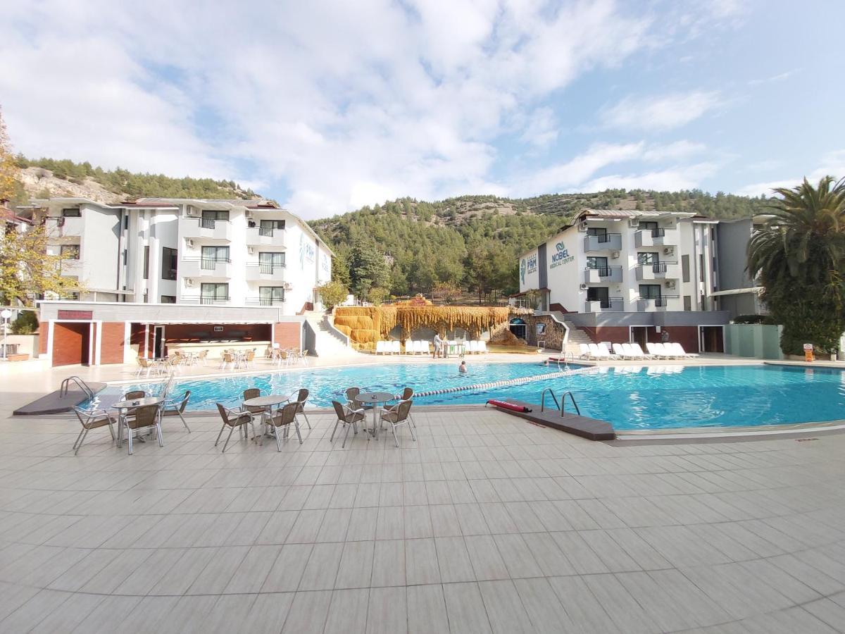 Pam Thermal Hotel Clinic & Spa ปามุคคาเล ภายนอก รูปภาพ The swimming pool at the hotel