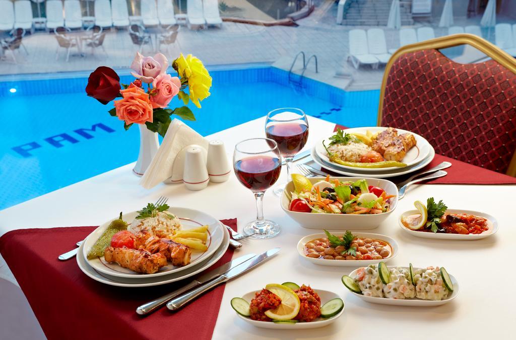 Pam Thermal Hotel Clinic & Spa ปามุคคาเล ภายนอก รูปภาพ A selection of dishes from the hotel's restaurant
