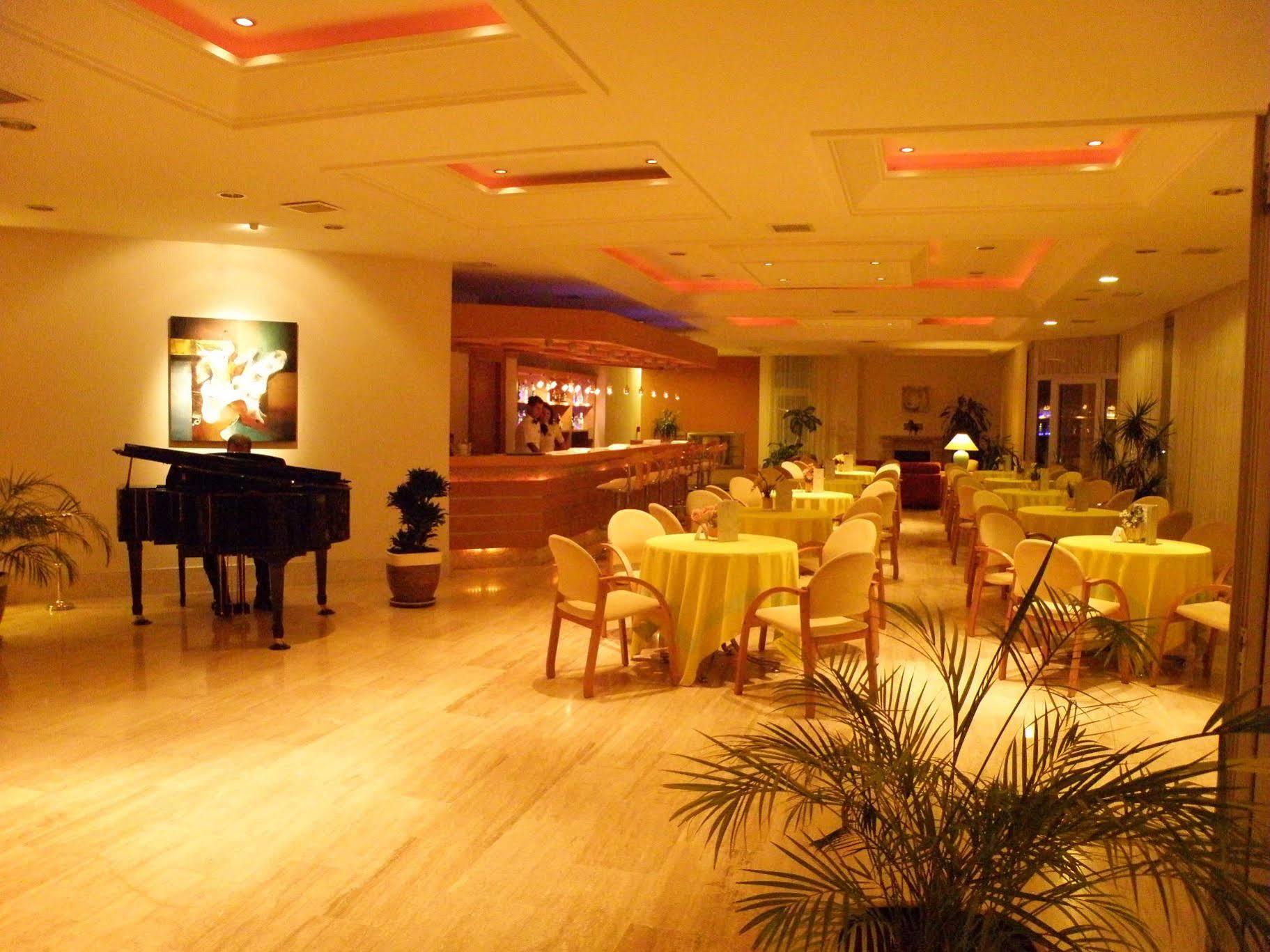 Pam Thermal Hotel Clinic & Spa ปามุคคาเล ภายนอก รูปภาพ The lounge at the airport